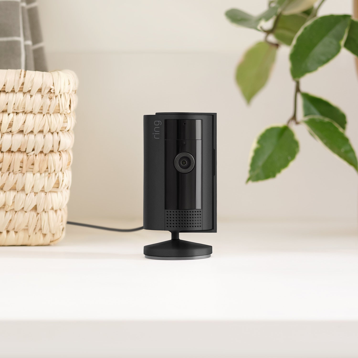 Plug-In / Black / 1-Pack:Indoor Cam